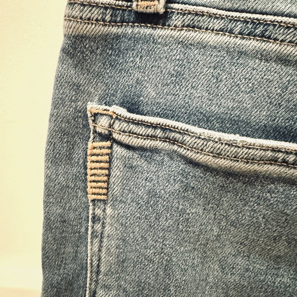 NWT Paige Cindy High Rise Straight Jeans Size:26 Distressed Raw Hem Cropped - Picture 5 of 16